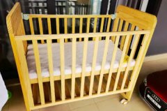 babycare實(shí)木床九成新，幾乎沒用